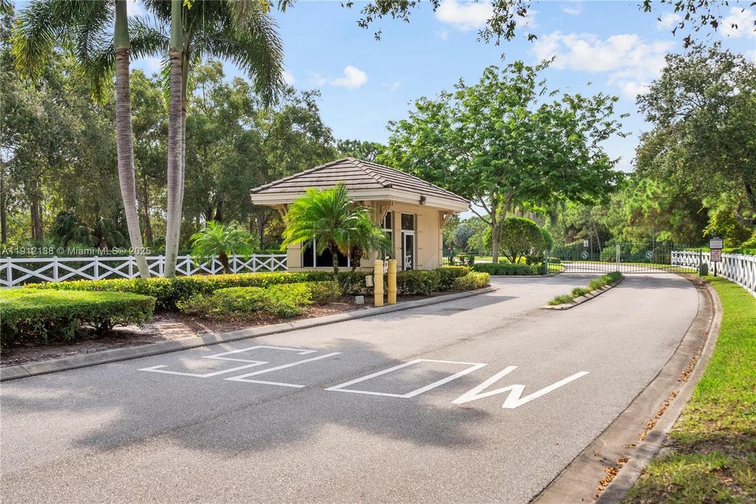 Под контрактом: $530,000 (3 спален, 2 ванн, 2174 Квадратных фут)