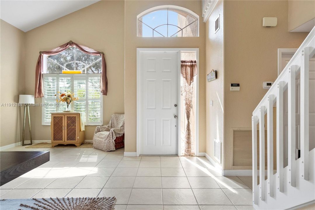 Под контрактом: $530,000 (3 спален, 2 ванн, 2174 Квадратных фут)