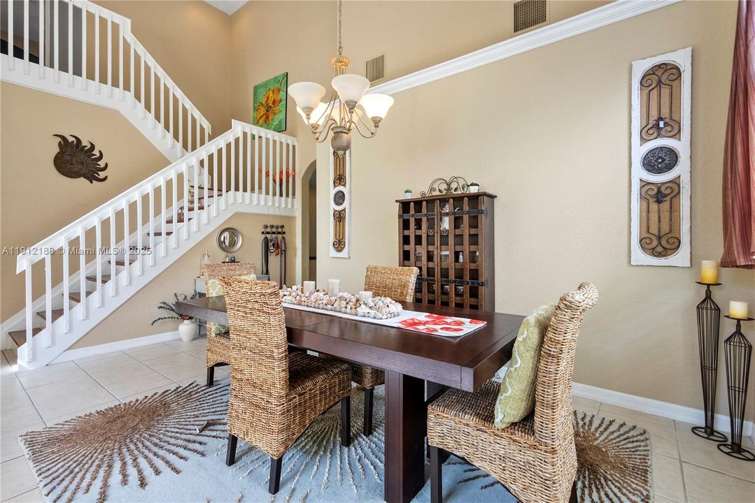 Под контрактом: $530,000 (3 спален, 2 ванн, 2174 Квадратных фут)