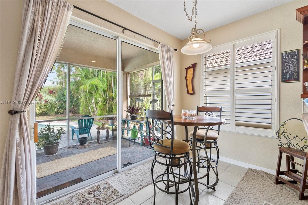 Под контрактом: $530,000 (3 спален, 2 ванн, 2174 Квадратных фут)