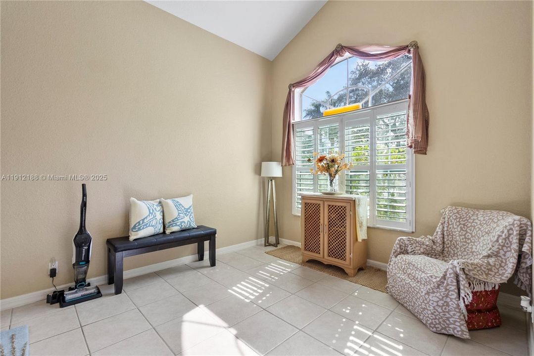 Под контрактом: $530,000 (3 спален, 2 ванн, 2174 Квадратных фут)