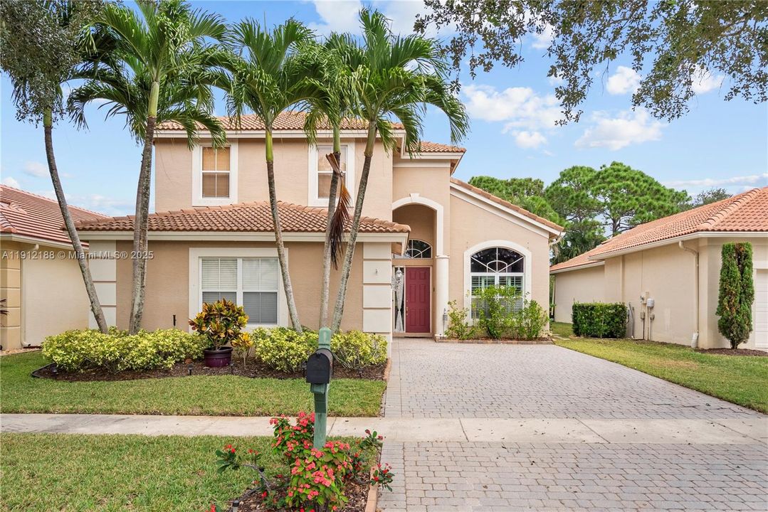 Под контрактом: $530,000 (3 спален, 2 ванн, 2174 Квадратных фут)