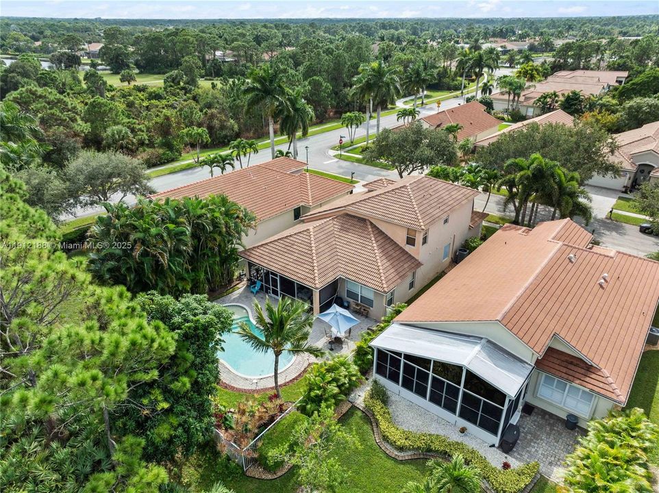 Под контрактом: $530,000 (3 спален, 2 ванн, 2174 Квадратных фут)