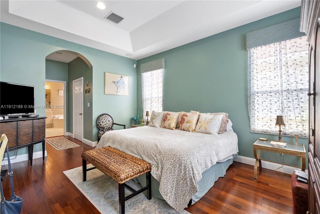 Под контрактом: $530,000 (3 спален, 2 ванн, 2174 Квадратных фут)