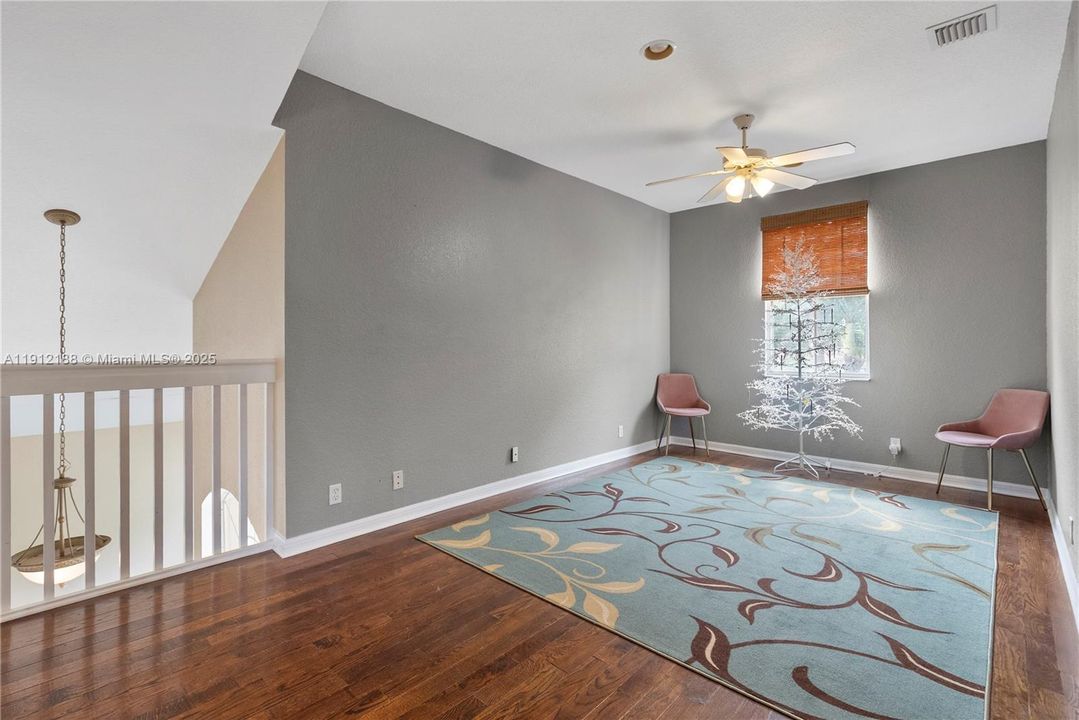 Под контрактом: $530,000 (3 спален, 2 ванн, 2174 Квадратных фут)