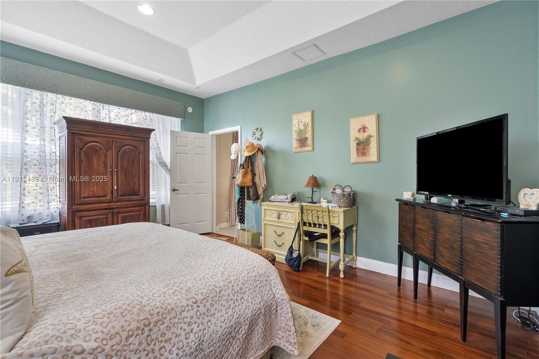 Под контрактом: $530,000 (3 спален, 2 ванн, 2174 Квадратных фут)