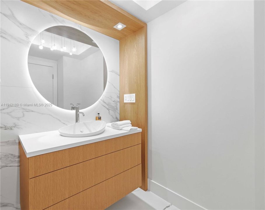 For Sale: $5,900,000 (5 beds, 6 baths, 5736 Square Feet)