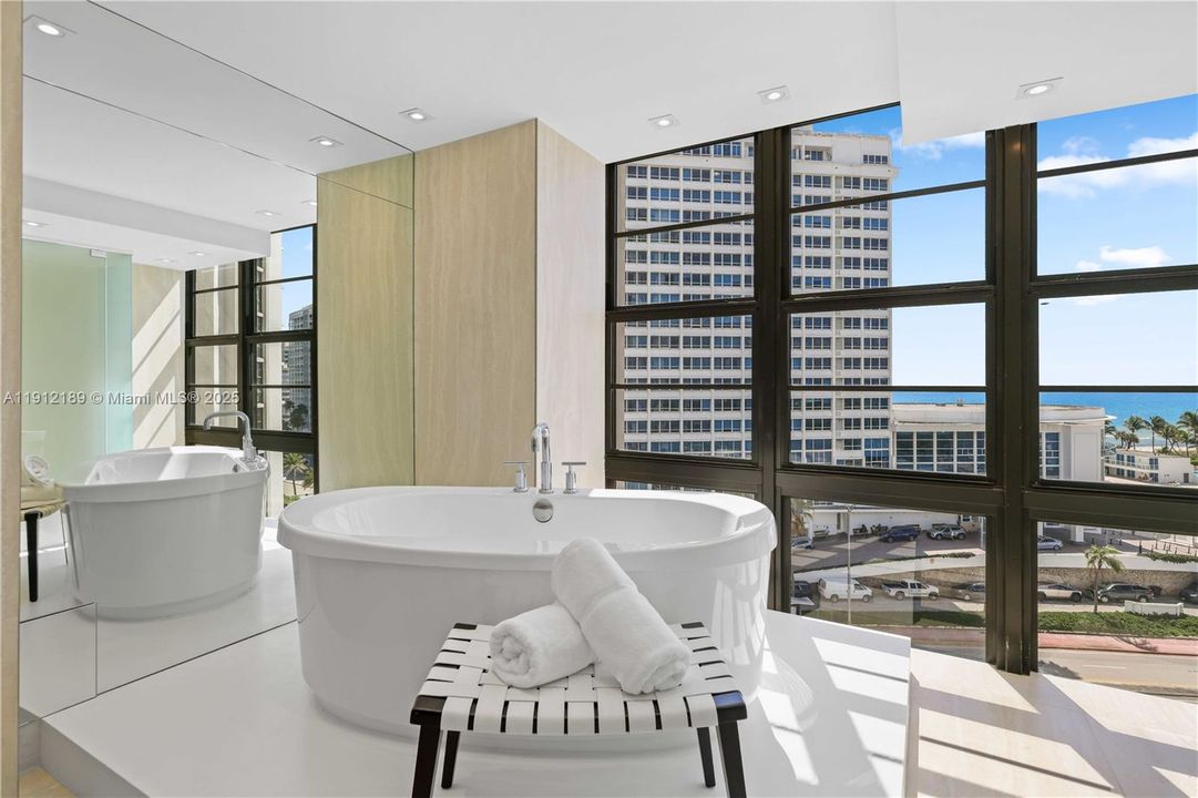 For Sale: $5,900,000 (5 beds, 6 baths, 5736 Square Feet)