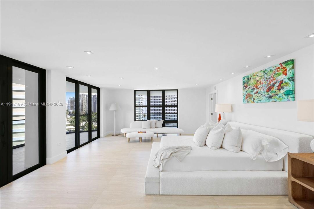 For Sale: $5,900,000 (5 beds, 6 baths, 5736 Square Feet)