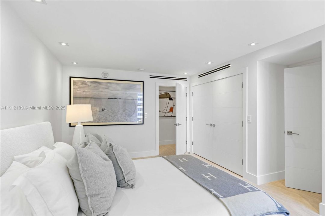 For Sale: $5,900,000 (5 beds, 6 baths, 5736 Square Feet)