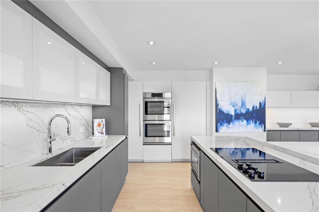 For Sale: $5,900,000 (5 beds, 6 baths, 5736 Square Feet)