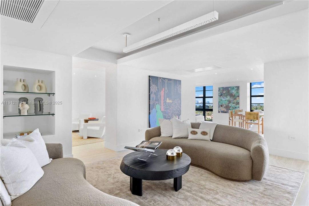 For Sale: $5,900,000 (5 beds, 6 baths, 5736 Square Feet)