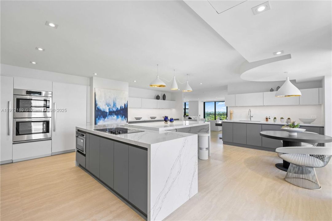 For Sale: $5,900,000 (5 beds, 6 baths, 5736 Square Feet)