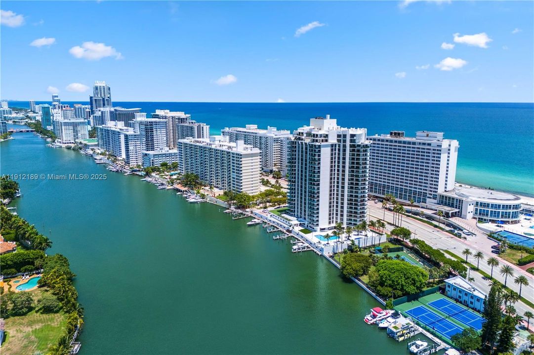 For Sale: $5,900,000 (5 beds, 6 baths, 5736 Square Feet)