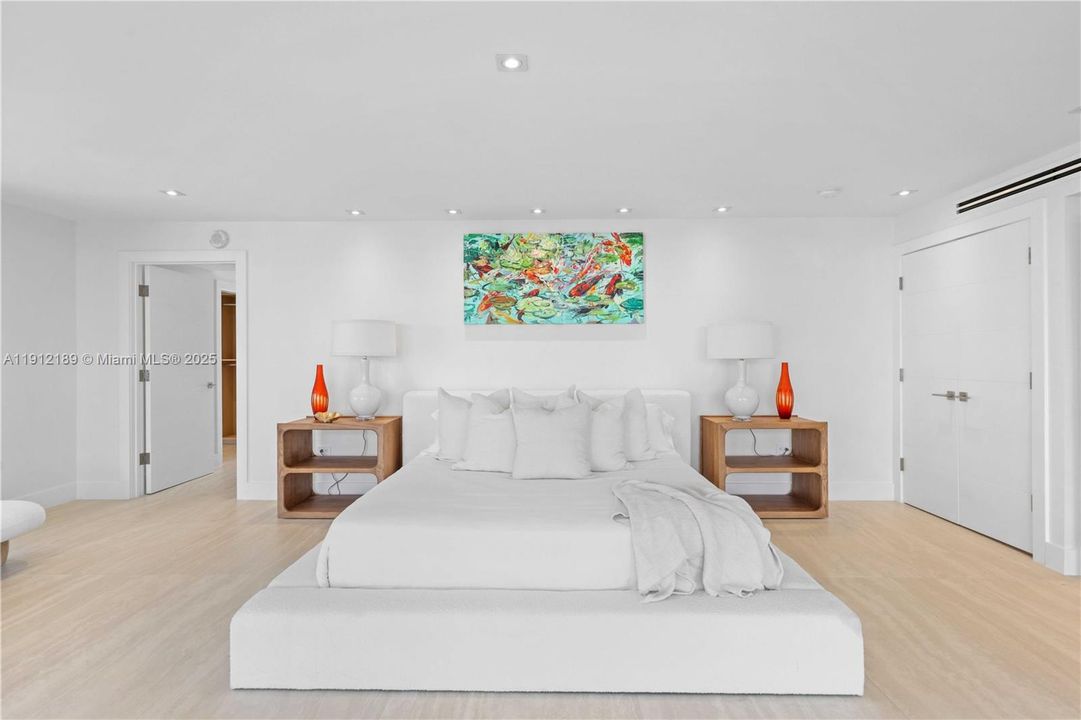 For Sale: $5,900,000 (5 beds, 6 baths, 5736 Square Feet)