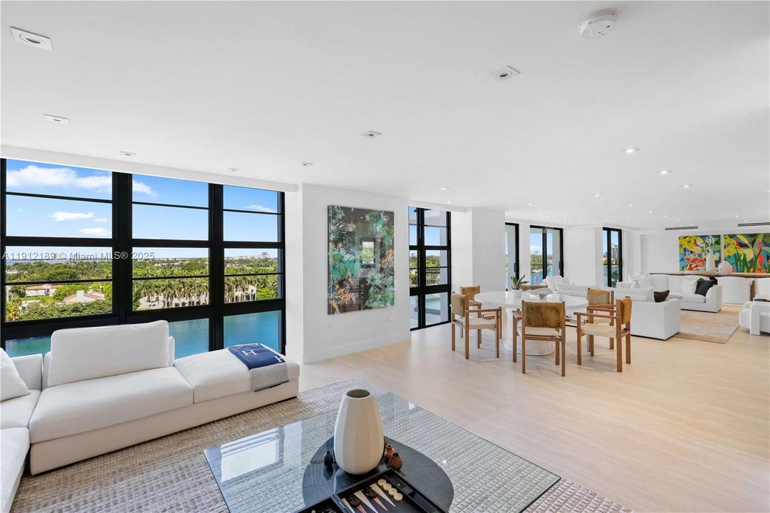 For Sale: $5,900,000 (5 beds, 6 baths, 5736 Square Feet)