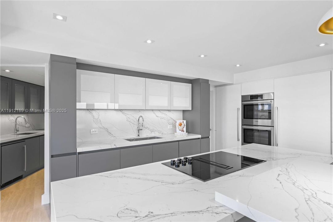 For Sale: $5,900,000 (5 beds, 6 baths, 5736 Square Feet)