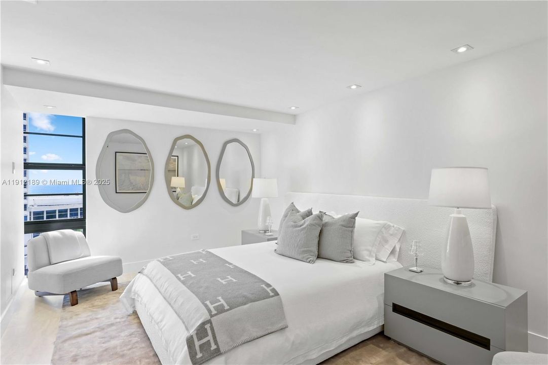 For Sale: $5,900,000 (5 beds, 6 baths, 5736 Square Feet)