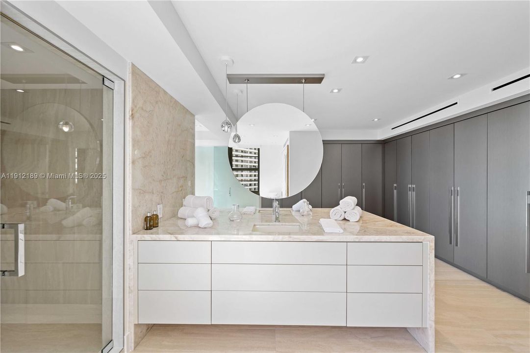 For Sale: $5,900,000 (5 beds, 6 baths, 5736 Square Feet)