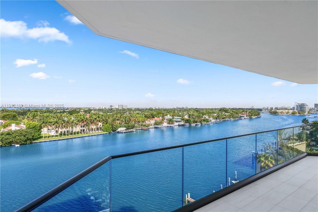 For Sale: $5,900,000 (5 beds, 6 baths, 5736 Square Feet)