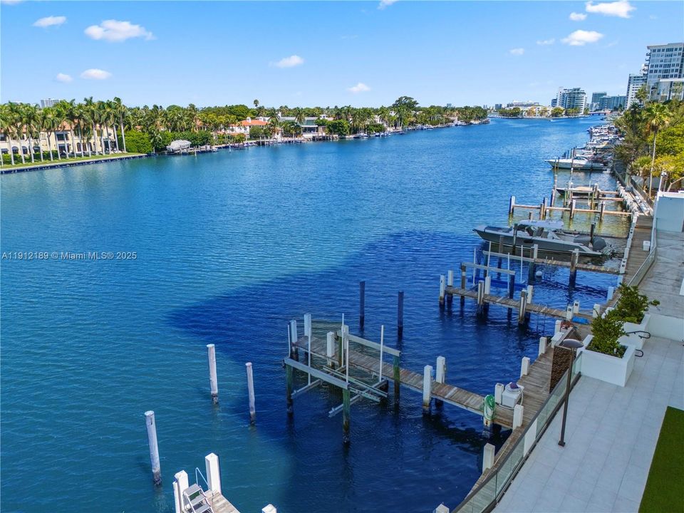 For Sale: $5,900,000 (5 beds, 6 baths, 5736 Square Feet)