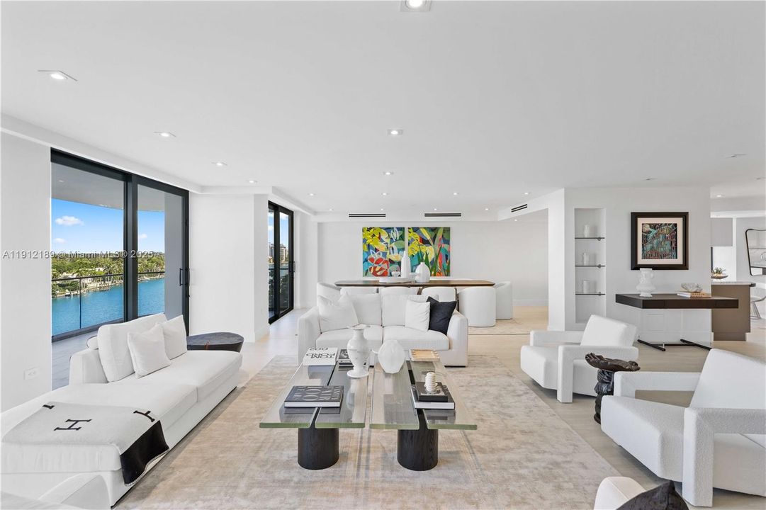 For Sale: $5,900,000 (5 beds, 6 baths, 5736 Square Feet)