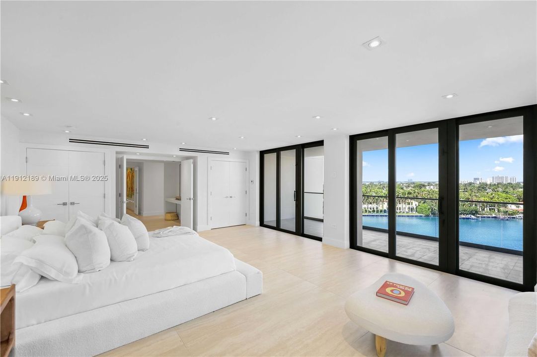 For Sale: $5,900,000 (5 beds, 6 baths, 5736 Square Feet)