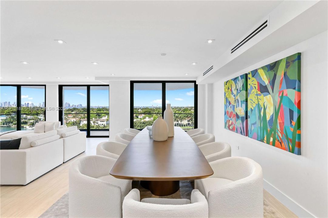 For Sale: $5,900,000 (5 beds, 6 baths, 5736 Square Feet)