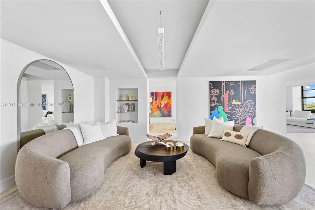 For Sale: $5,900,000 (5 beds, 6 baths, 5736 Square Feet)