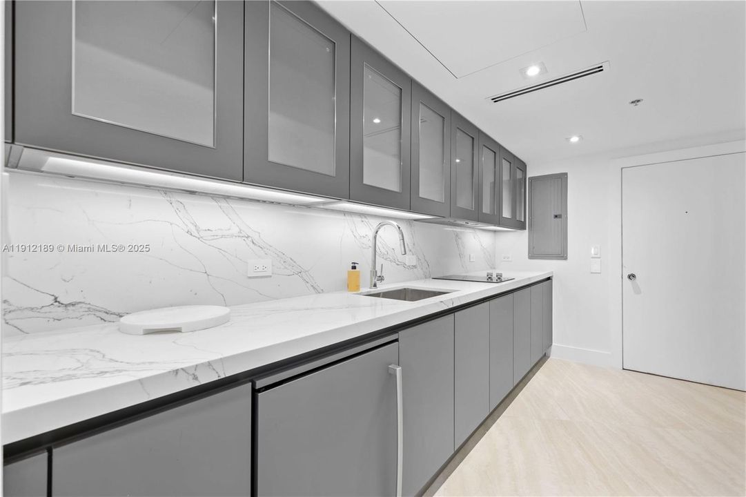 For Sale: $5,900,000 (5 beds, 6 baths, 5736 Square Feet)