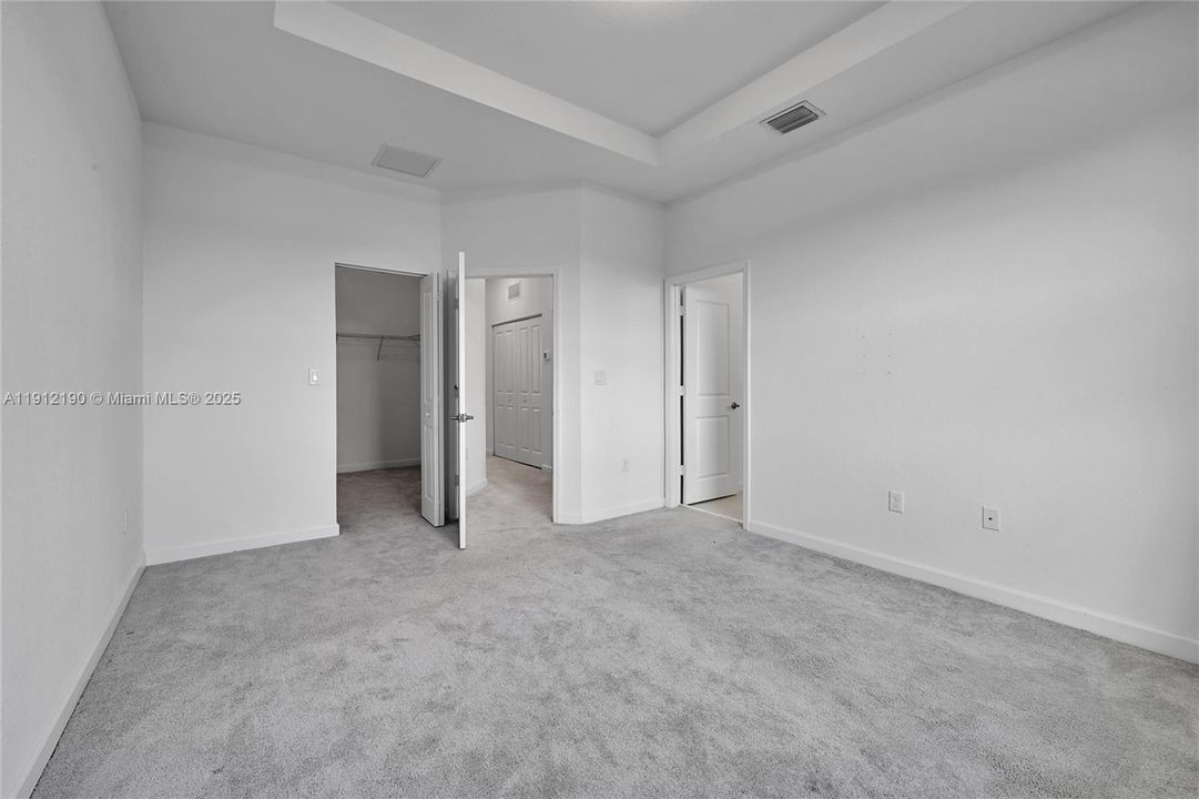 Под контрактом: $3,400 (3 спален, 2 ванн, 1695 Квадратных фут)