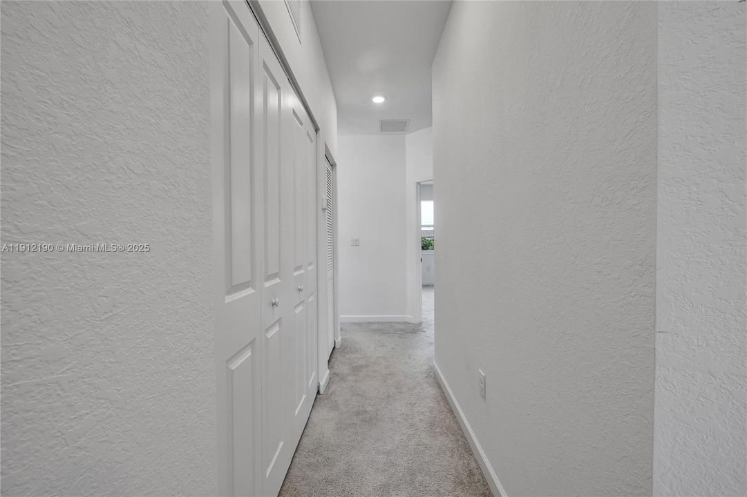 Под контрактом: $3,400 (3 спален, 2 ванн, 1695 Квадратных фут)