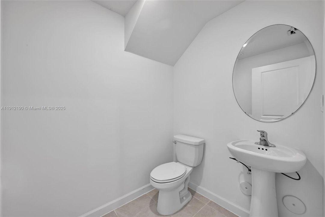 Под контрактом: $3,400 (3 спален, 2 ванн, 1695 Квадратных фут)