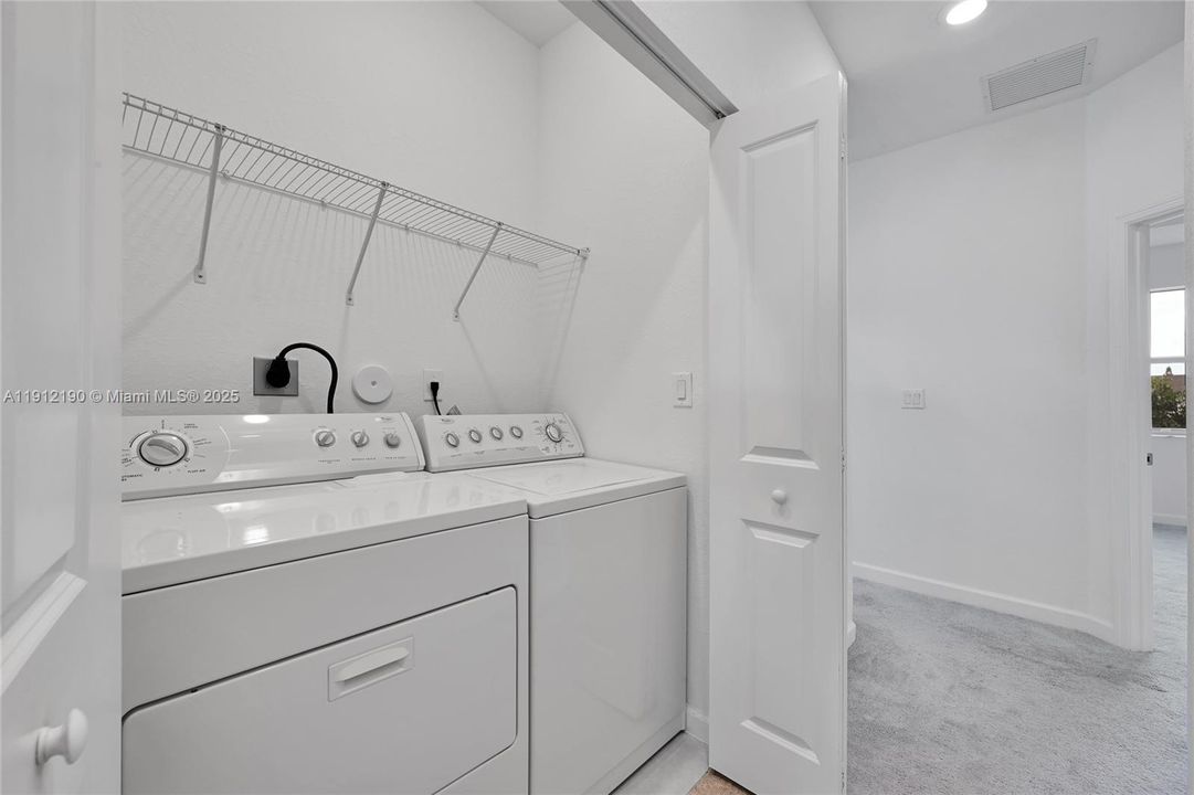 Под контрактом: $3,400 (3 спален, 2 ванн, 1695 Квадратных фут)