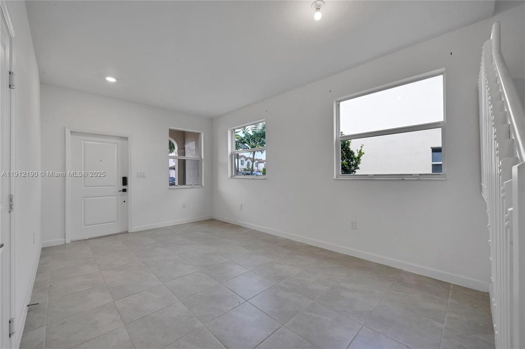 Под контрактом: $3,400 (3 спален, 2 ванн, 1695 Квадратных фут)