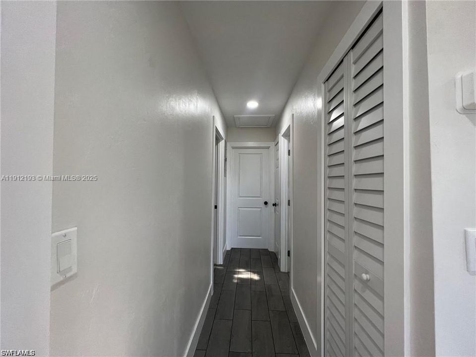 待售: $229,000 (2 贝兹, 2 浴室, 895 平方英尺)