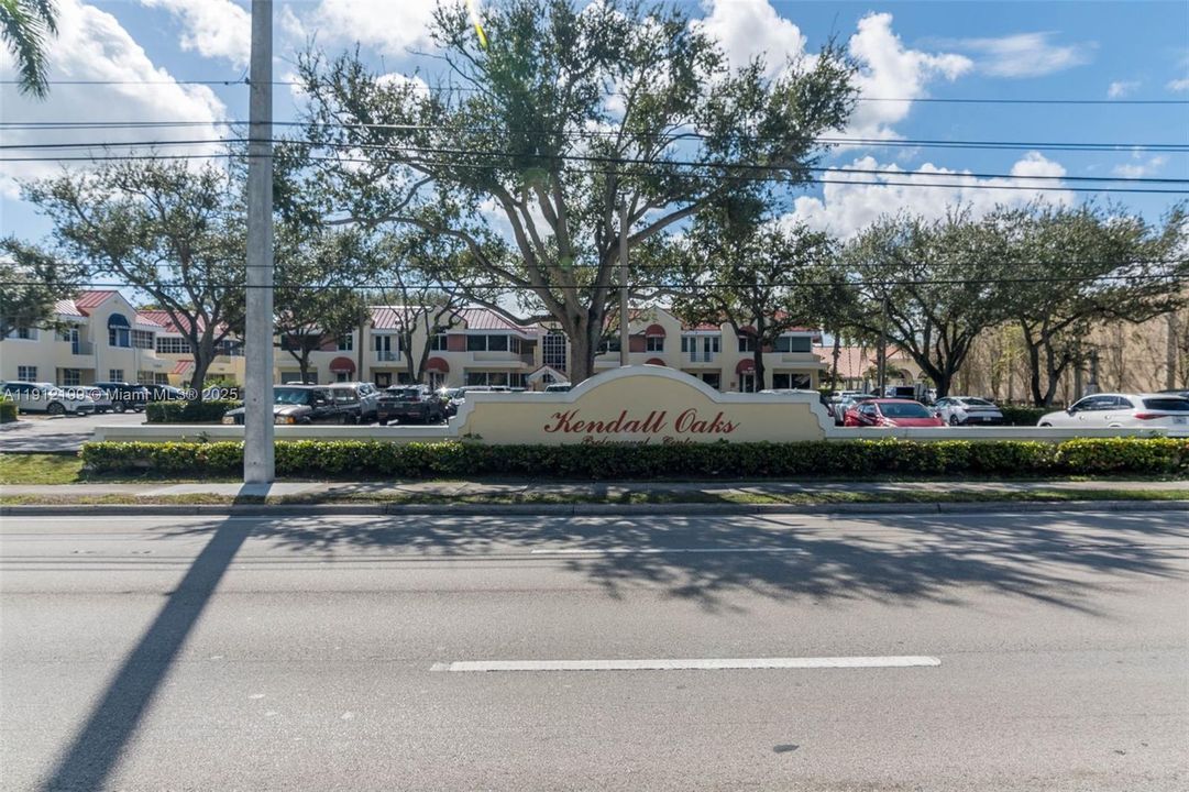 Front view of Kendall Oaks Office Complex