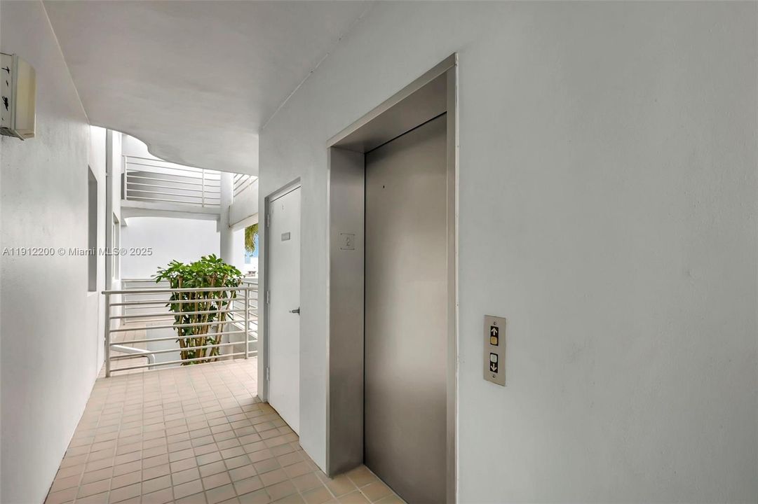 For Sale: $949,000 (3 beds, 2 baths, 2400 Square Feet)