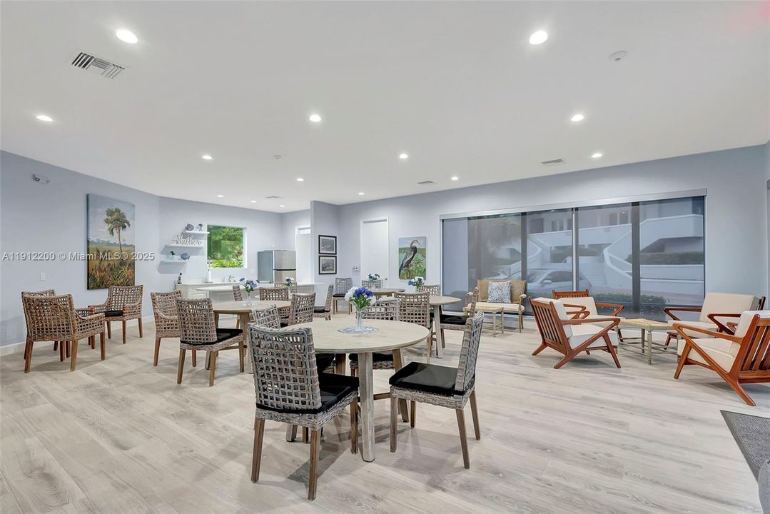 For Sale: $949,000 (3 beds, 2 baths, 2400 Square Feet)