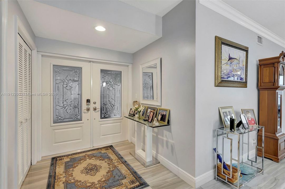 For Sale: $949,000 (3 beds, 2 baths, 2400 Square Feet)