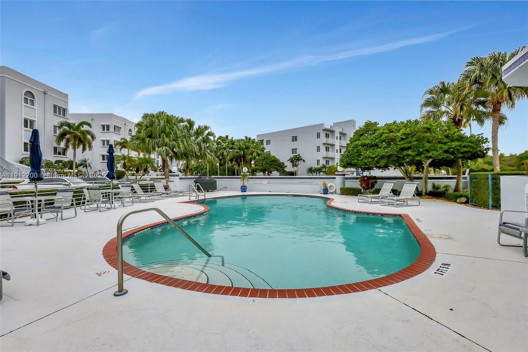 For Sale: $949,000 (3 beds, 2 baths, 2400 Square Feet)