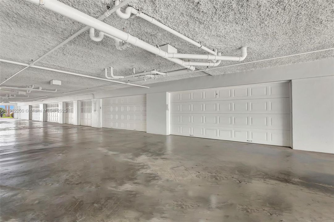 For Sale: $949,000 (3 beds, 2 baths, 2400 Square Feet)