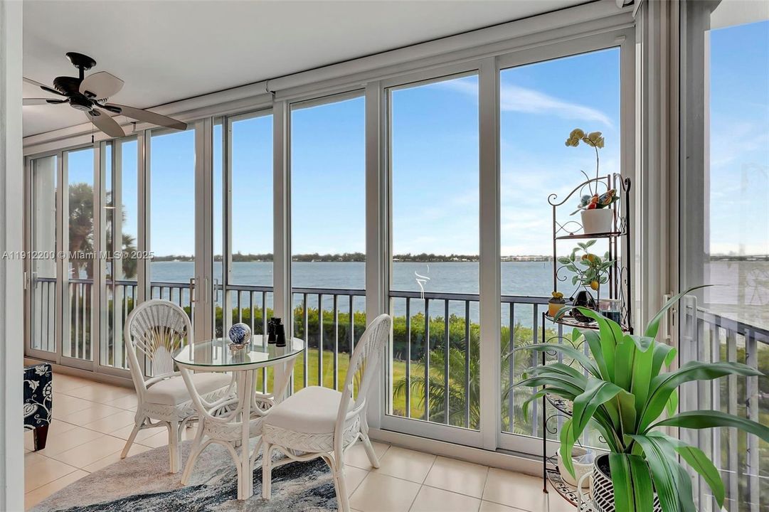 For Sale: $949,000 (3 beds, 2 baths, 2400 Square Feet)