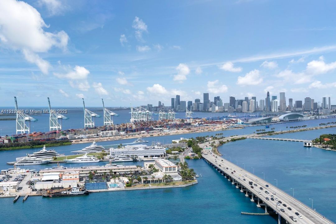 На продажу: $3,988,888 (2 спален, 3 ванн, 2158 Квадратных фут)