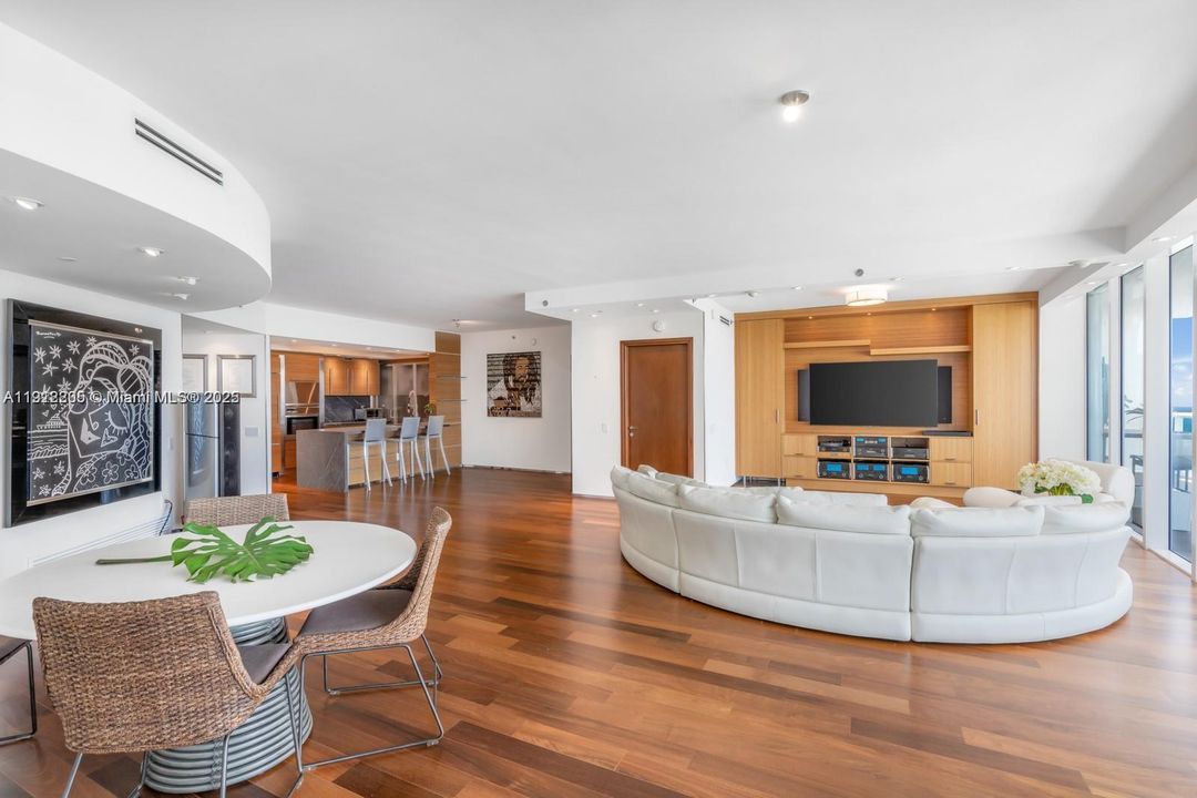 На продажу: $3,988,888 (2 спален, 3 ванн, 2158 Квадратных фут)