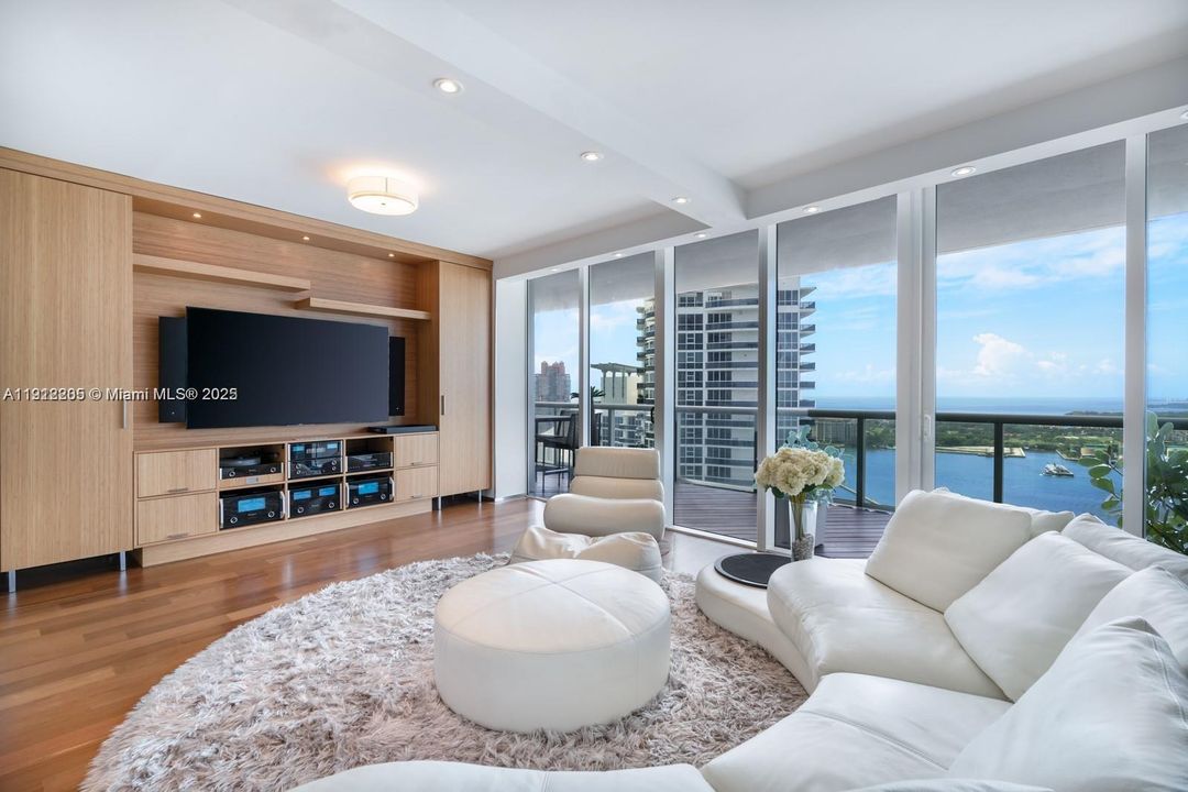 На продажу: $3,988,888 (2 спален, 3 ванн, 2158 Квадратных фут)