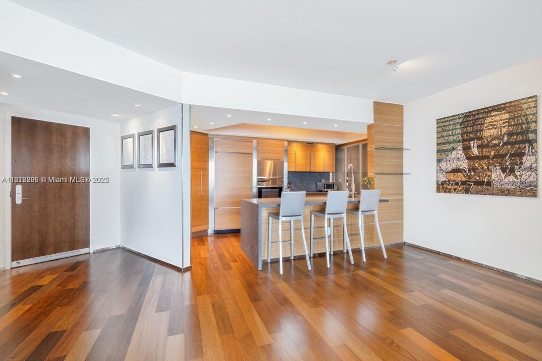 На продажу: $3,988,888 (2 спален, 3 ванн, 2158 Квадратных фут)