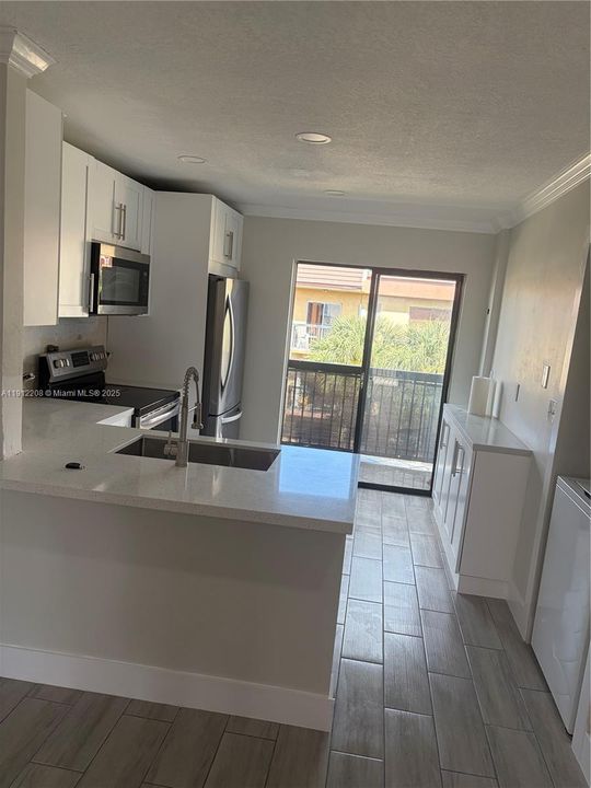 Activo con contrato: $2,450 (2 camas, 2 baños, 812 Pies cuadrados)