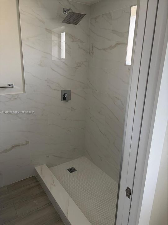 Activo con contrato: $2,450 (2 camas, 2 baños, 812 Pies cuadrados)