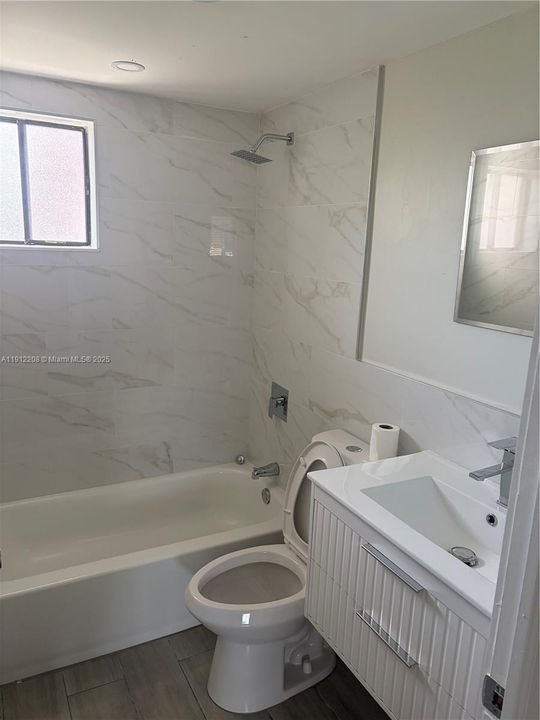 Activo con contrato: $2,450 (2 camas, 2 baños, 812 Pies cuadrados)